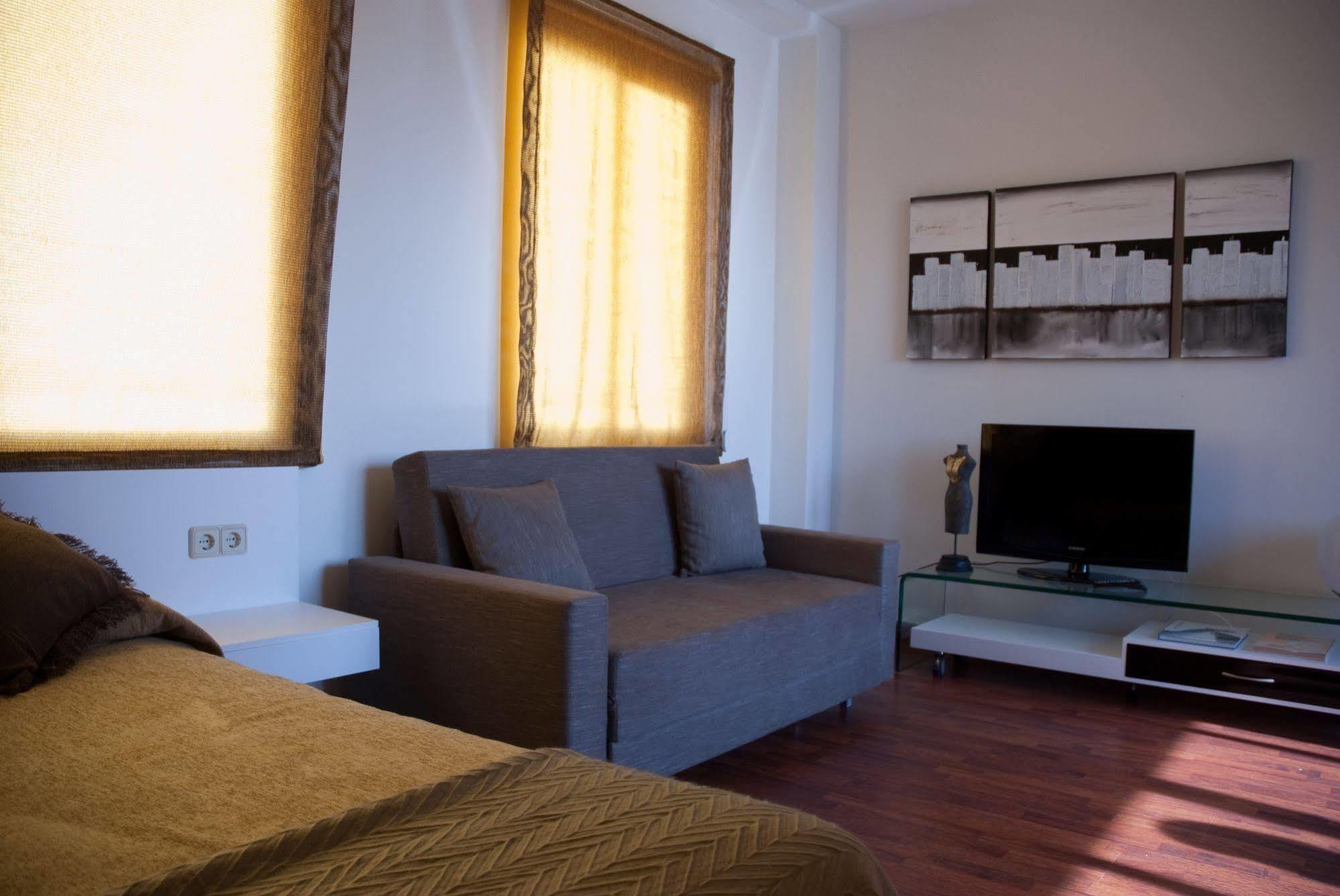 Appartamento Sky Touristic Attic Valenza Esterno foto