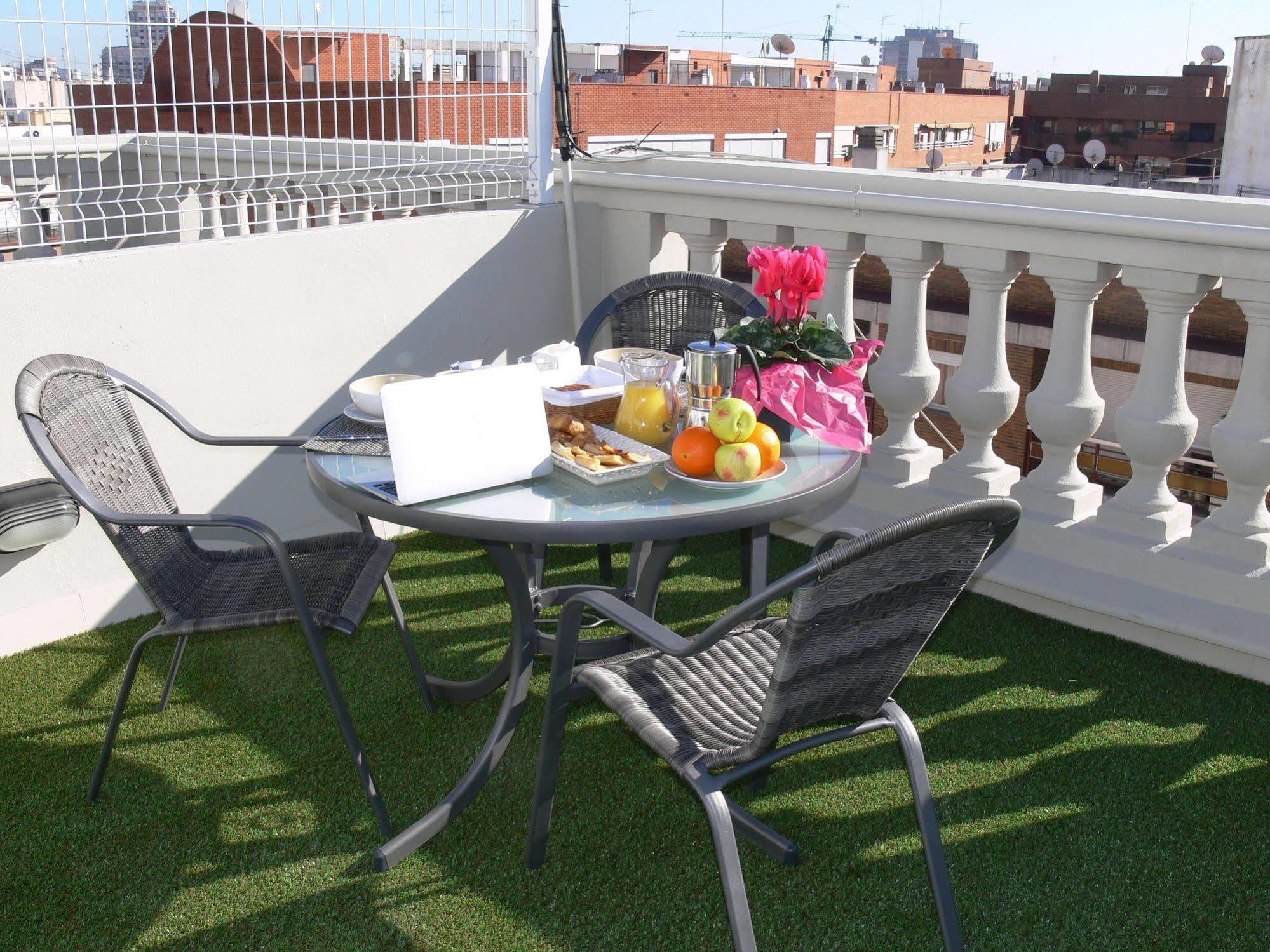 Appartamento Sky Touristic Attic Valenza Esterno foto
